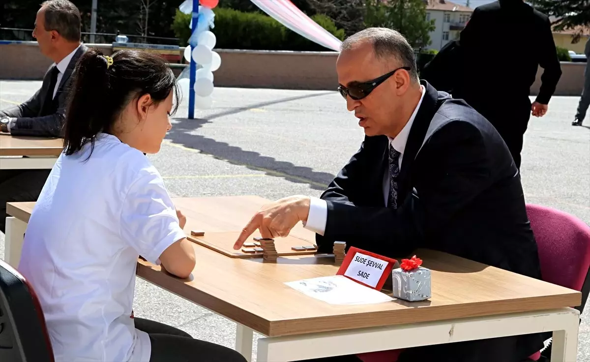 Protokol Üyeleri Öğrencilerle Zeka Oyunu Oynadı