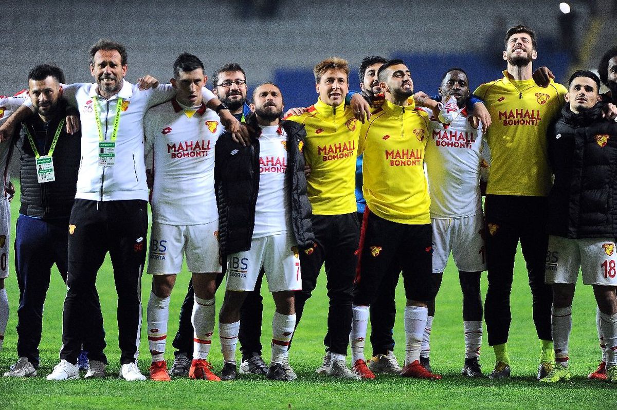 Süper Lig\'de Üst ve Alt Sıralar Karıştı