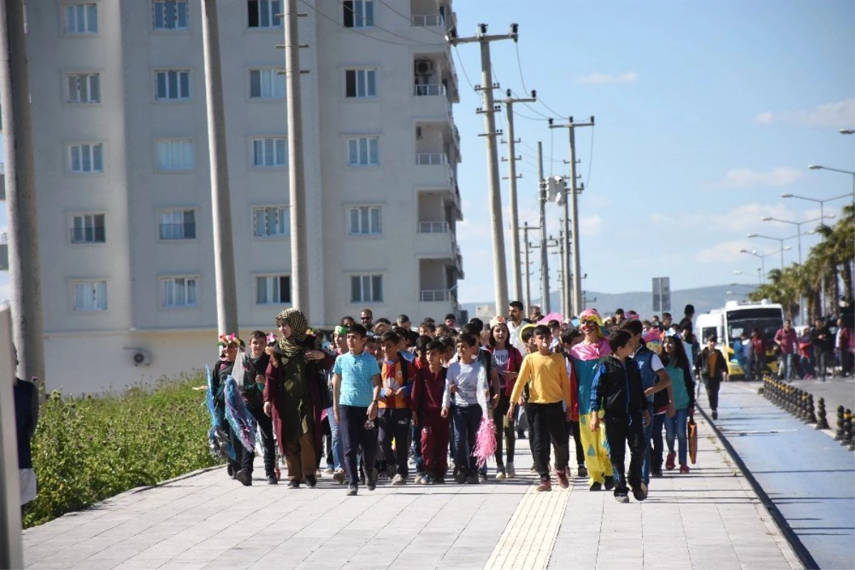 Türkiye - Suriye Sınırında Uçurtma Şenliği