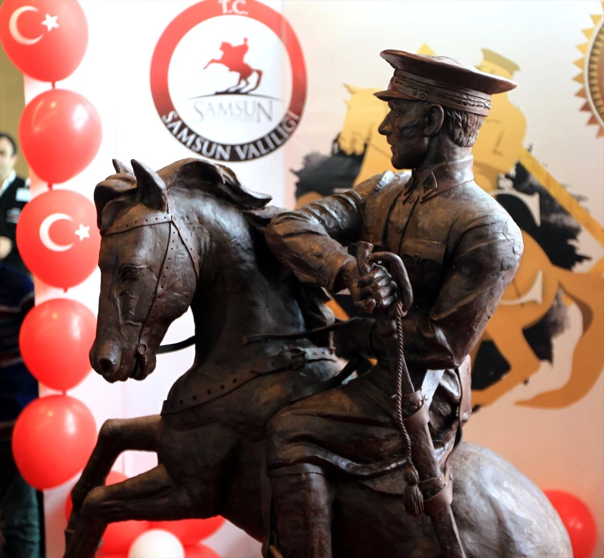 500 Kilogram Çikolatadan Atatürk Anıtı