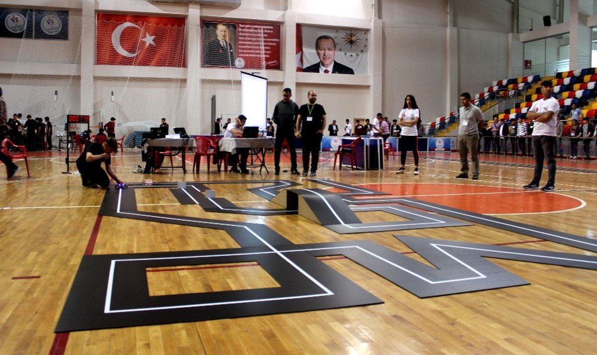 Adıyaman\'da Robotlar Yarıştı