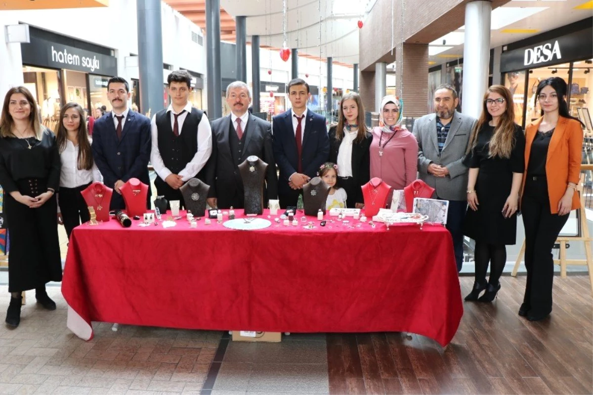 Ahi Evran Mesleki ve Teknik Anadolu Lisesi Öğrencileri Eserlerini Sergiledi