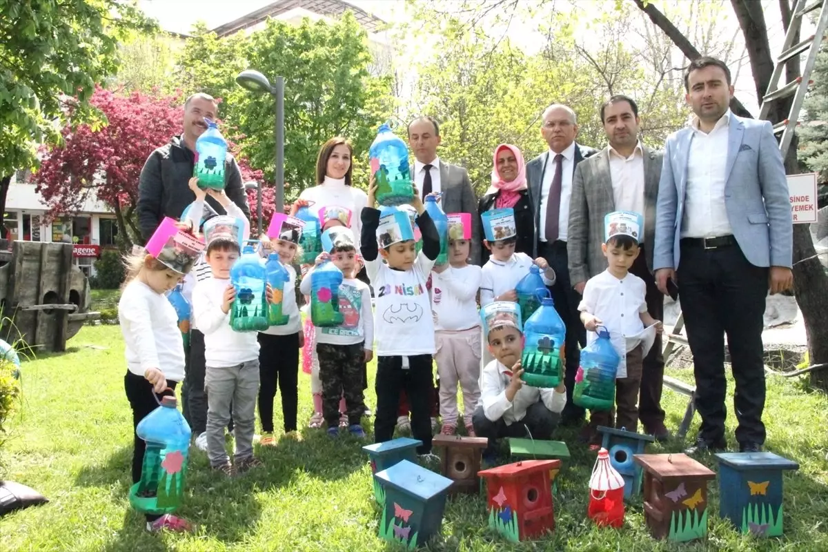 Anaokulu Öğrencilerinden Kuşlar İçin Yuva ve Mama Kabı