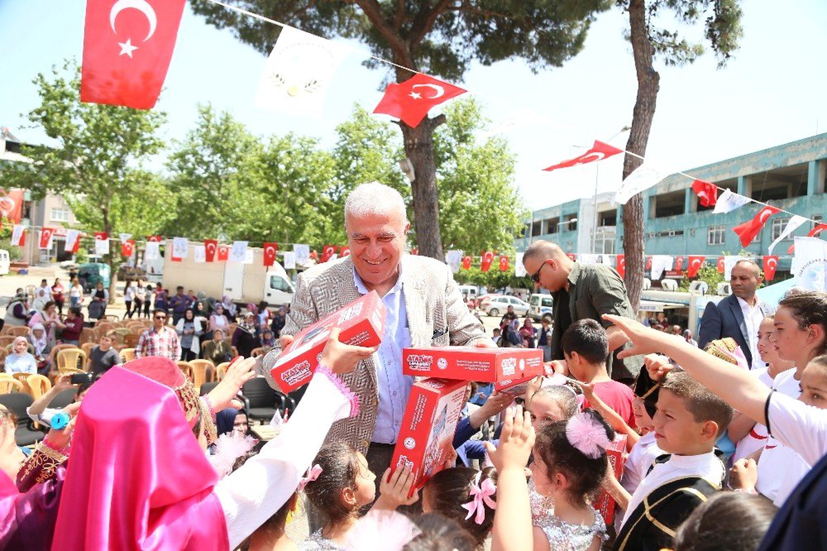 Başkan Atay, Umurlu\'ya Çocuk Şenliğiyle Geldi