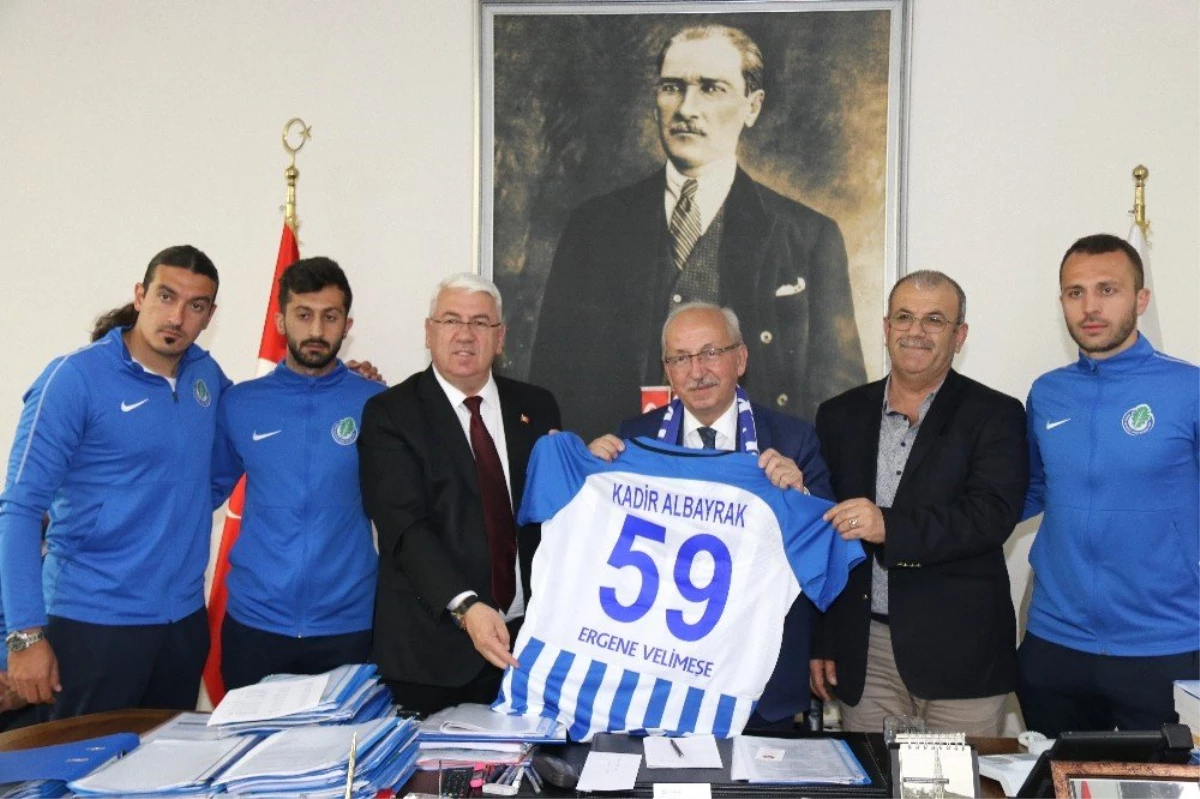 Başkan Yüksel ve Ergene Velimeşesporlu Futbolcular Başarılarını Başkan Albayrak ile Paylaştı