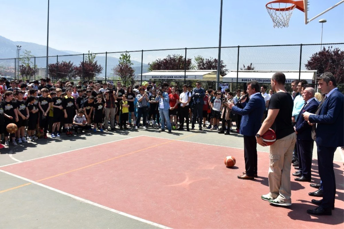 Bursa\'nın En Geniş Katılımlı Sokak Basketbolu Turnuvası