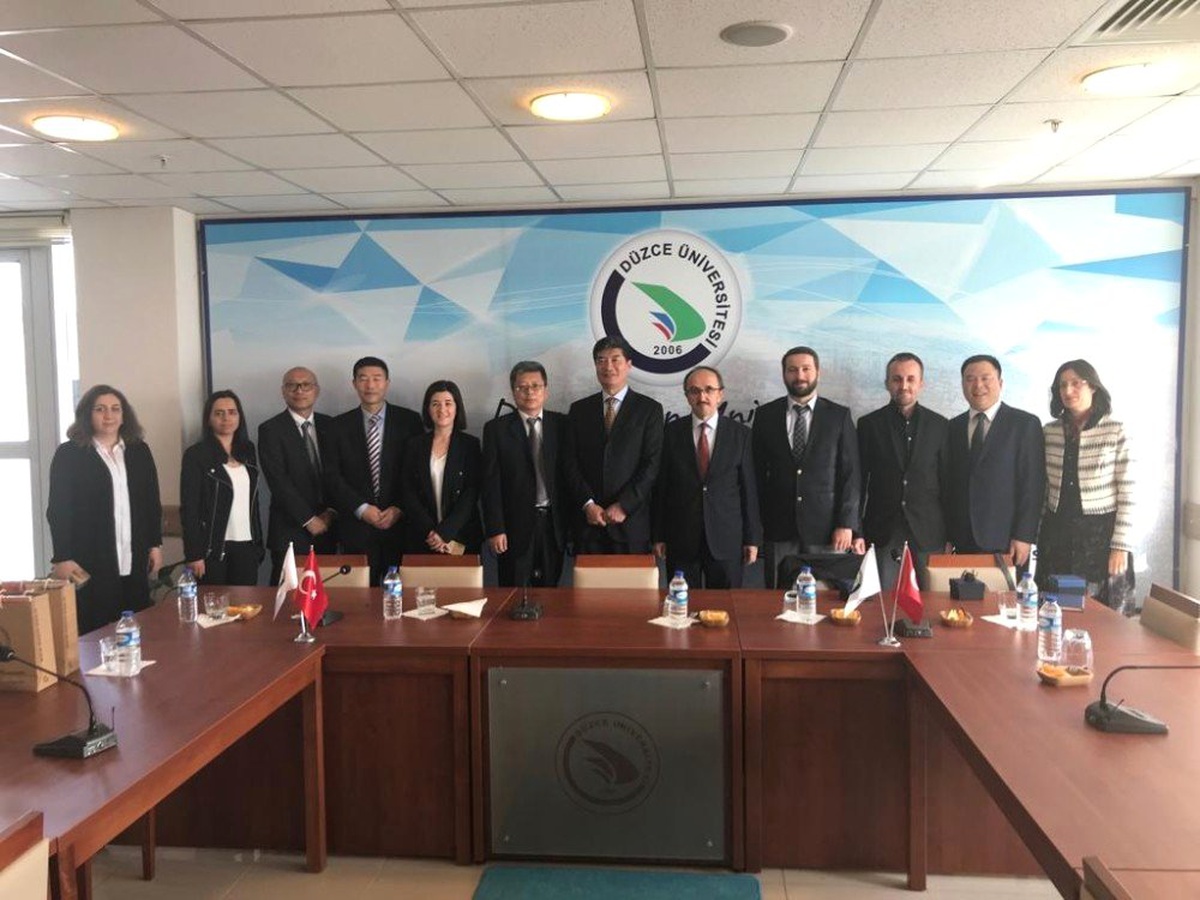 Çin\'in Shangai Lixin Muhasebe ve Finans Üniversitesi ile İş Birliği İmkânları Konuşuldu