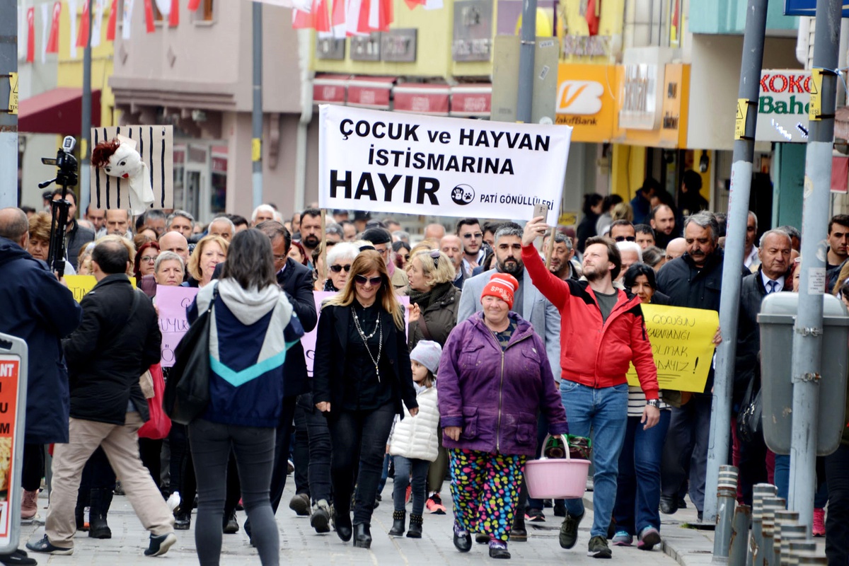 Çocuk İstismarı İçin Protesto , Şile\'de Gerçekleşti
