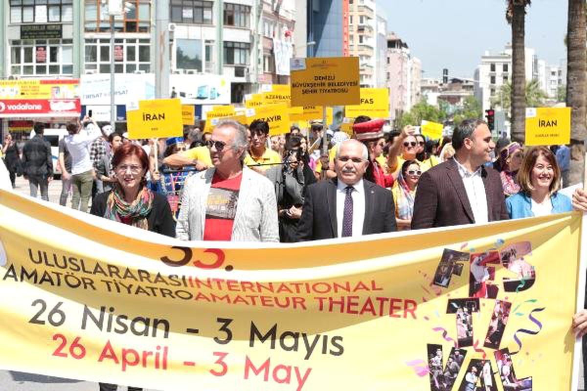 Denizli\'de Tiyatro Coşkusu Başladı