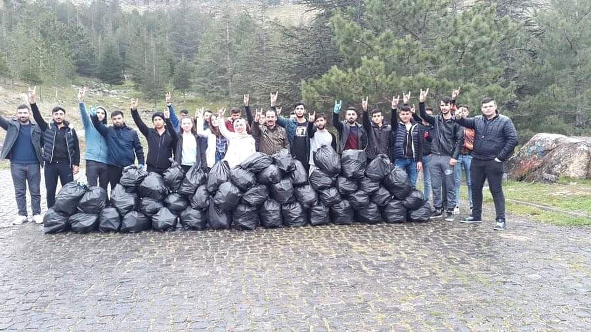 Develi\'de Ülkü Ocakları Çevre Temizliği Yaptı