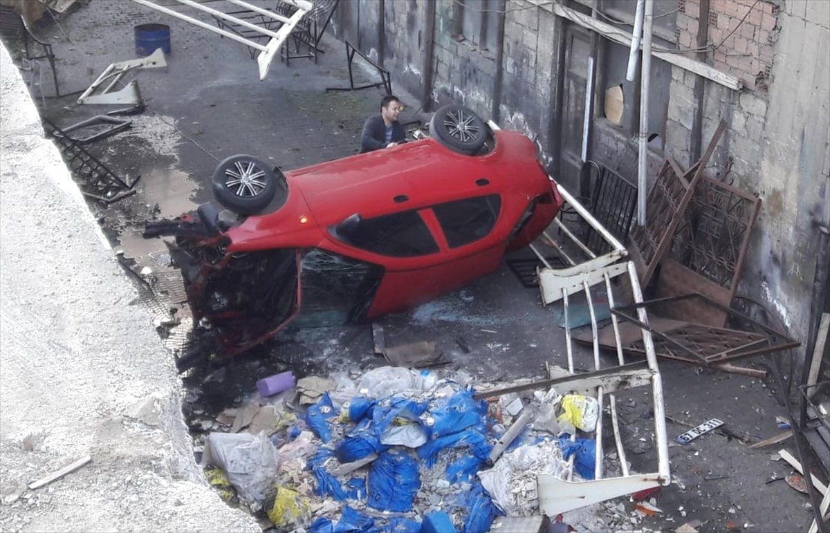 Devrilen Otomobilin Sürücüsü Yaralandı