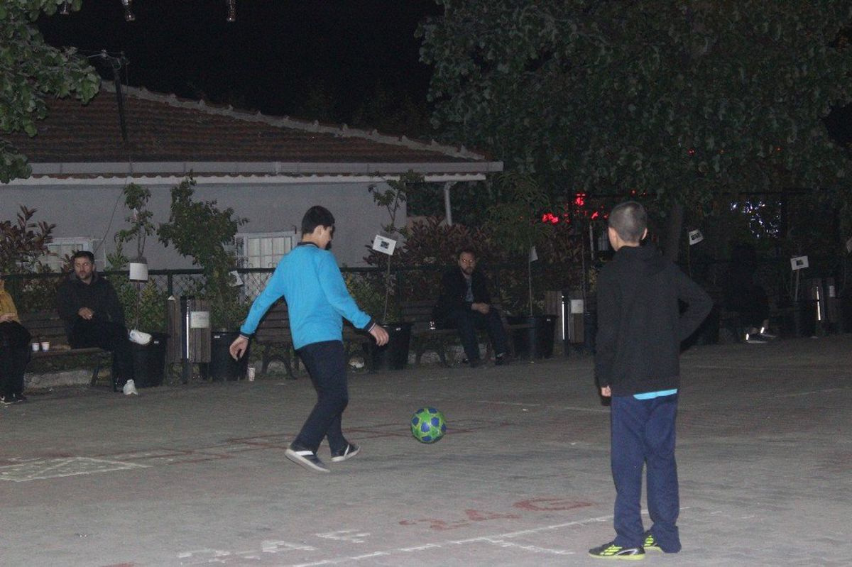 Esenyurt\'ta Çocuklar Krizi Eğlenceye Dönüştürdü