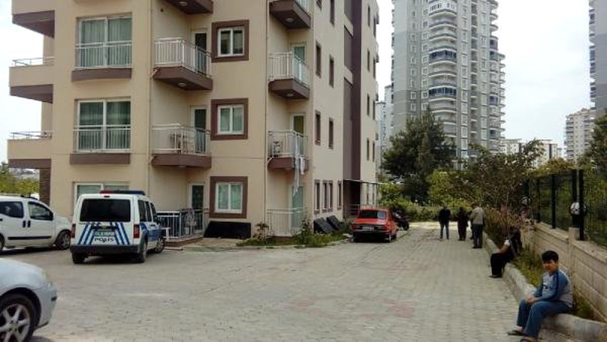 Evinin Penceresinden Düşen Kadın, Öldü