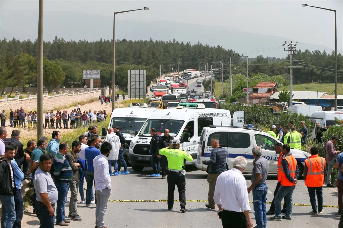 Güncelleme - İzmir\'de Trafik Kazası: 7 Ölü, 1 Yaralı