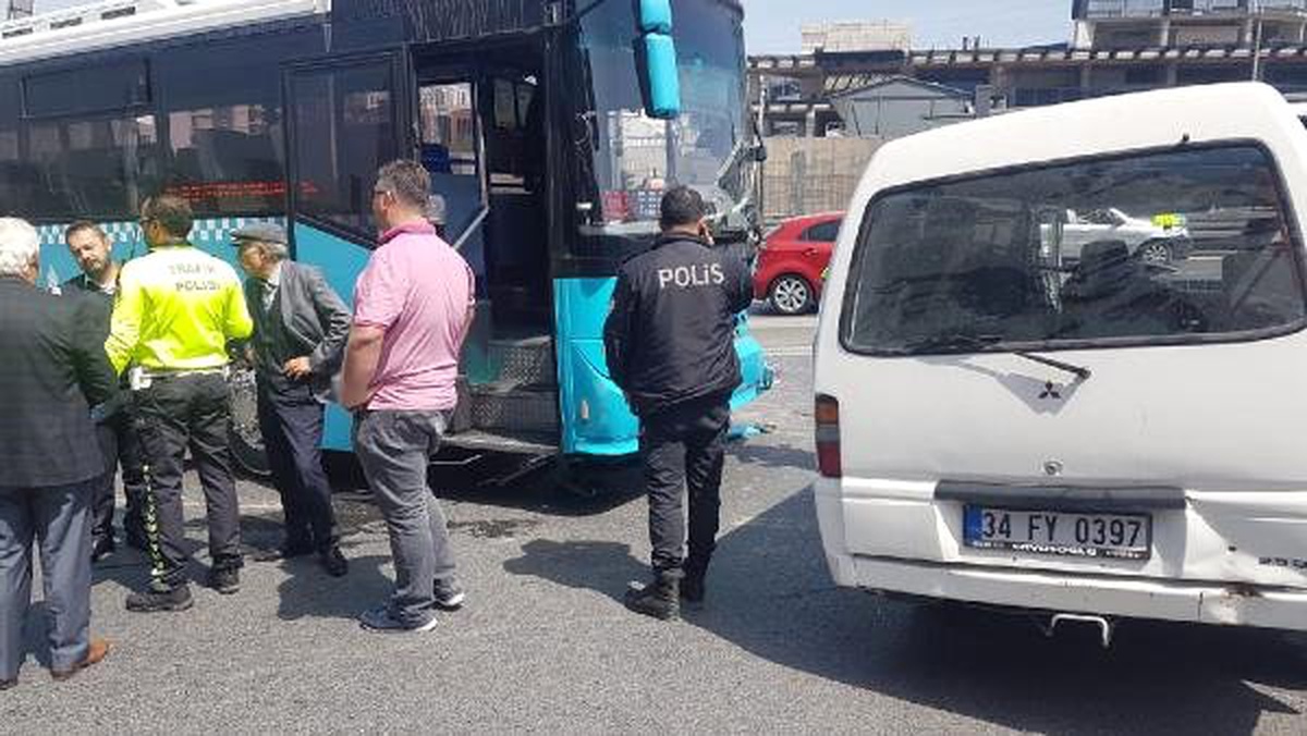 Haramidere\'de Otobüs ile Minibüs Çarpıştı : 1 Ölü (1)