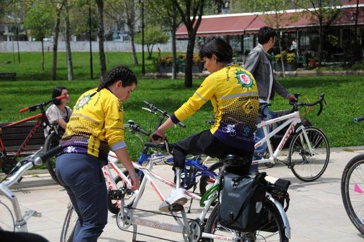 Hatice Hemşire, Protez Bacağıyla 14 Kilometre Pedal Çevirdi