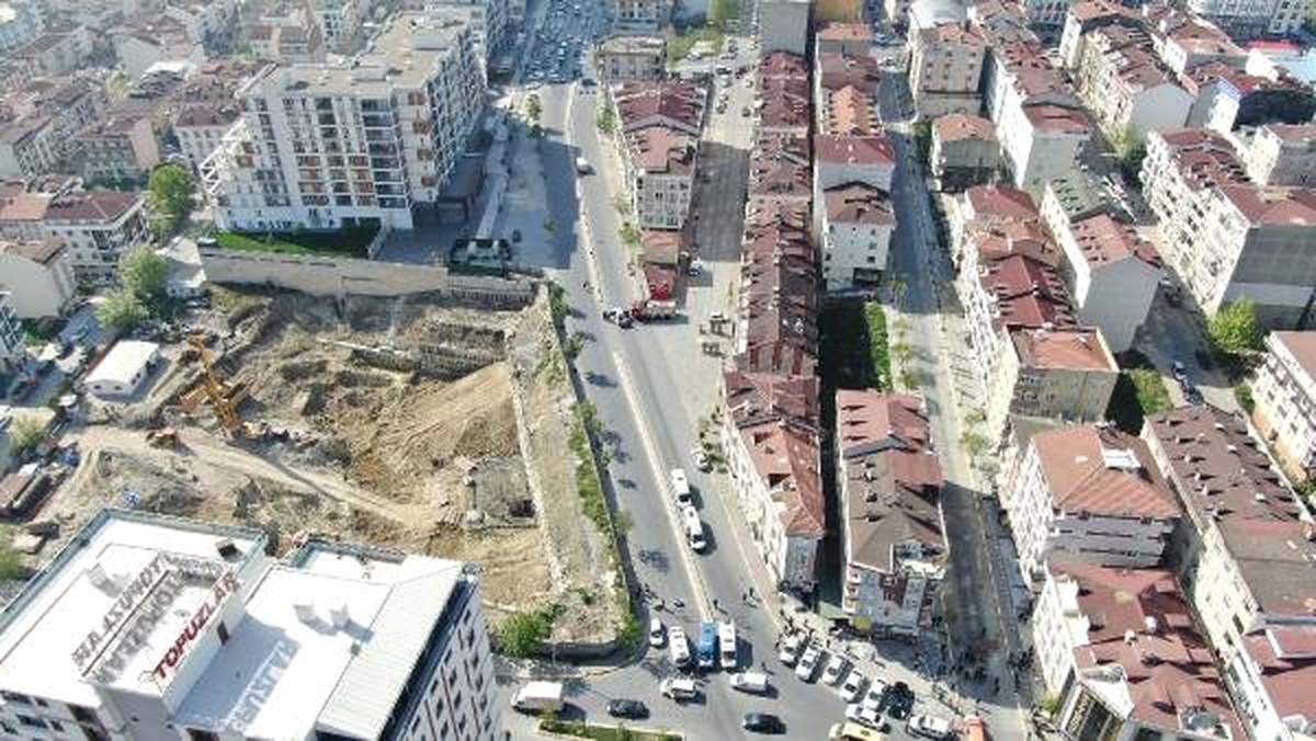 Havadan Fotoğraflarla) Esenyurt\'ta Çatlayan Yol ve Binadaki İnceleme Sürüyor