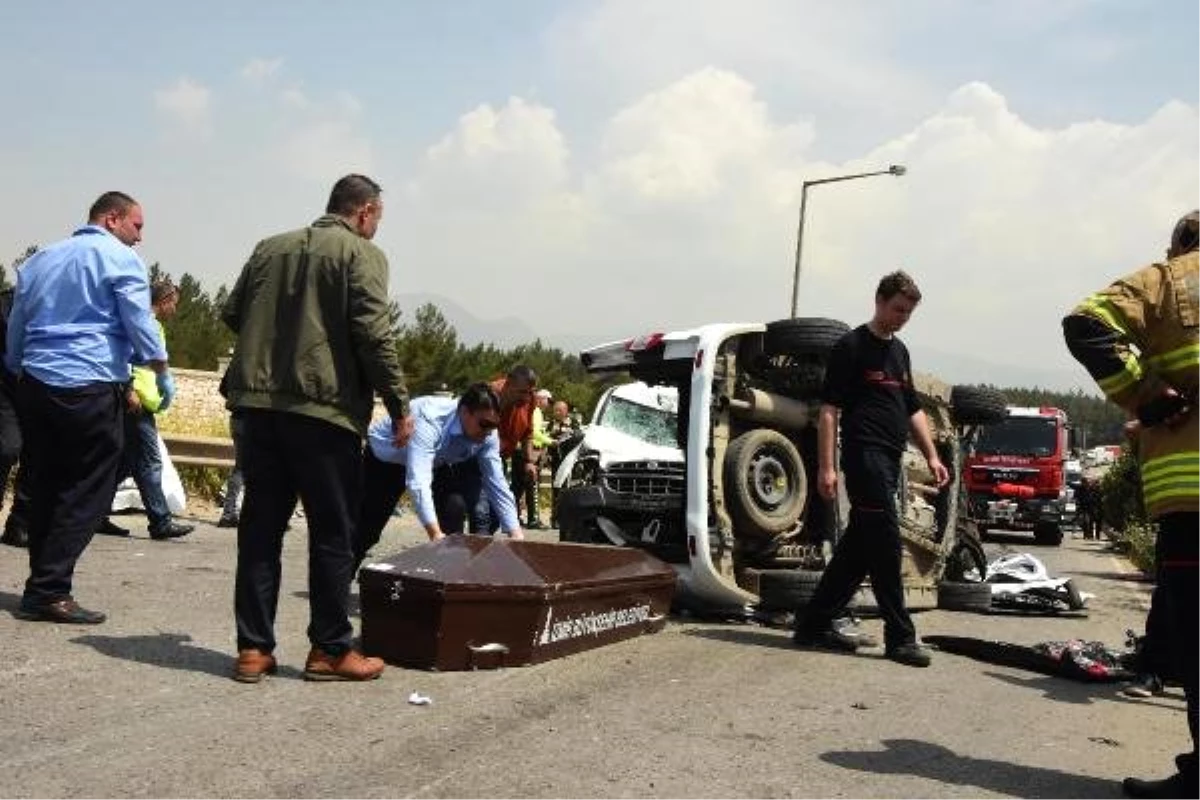 İzmir\'de Piknik Yolunda Kaza: 4\'ü Çocuk 7 Ölü, 1 Yaralı - Yeniden