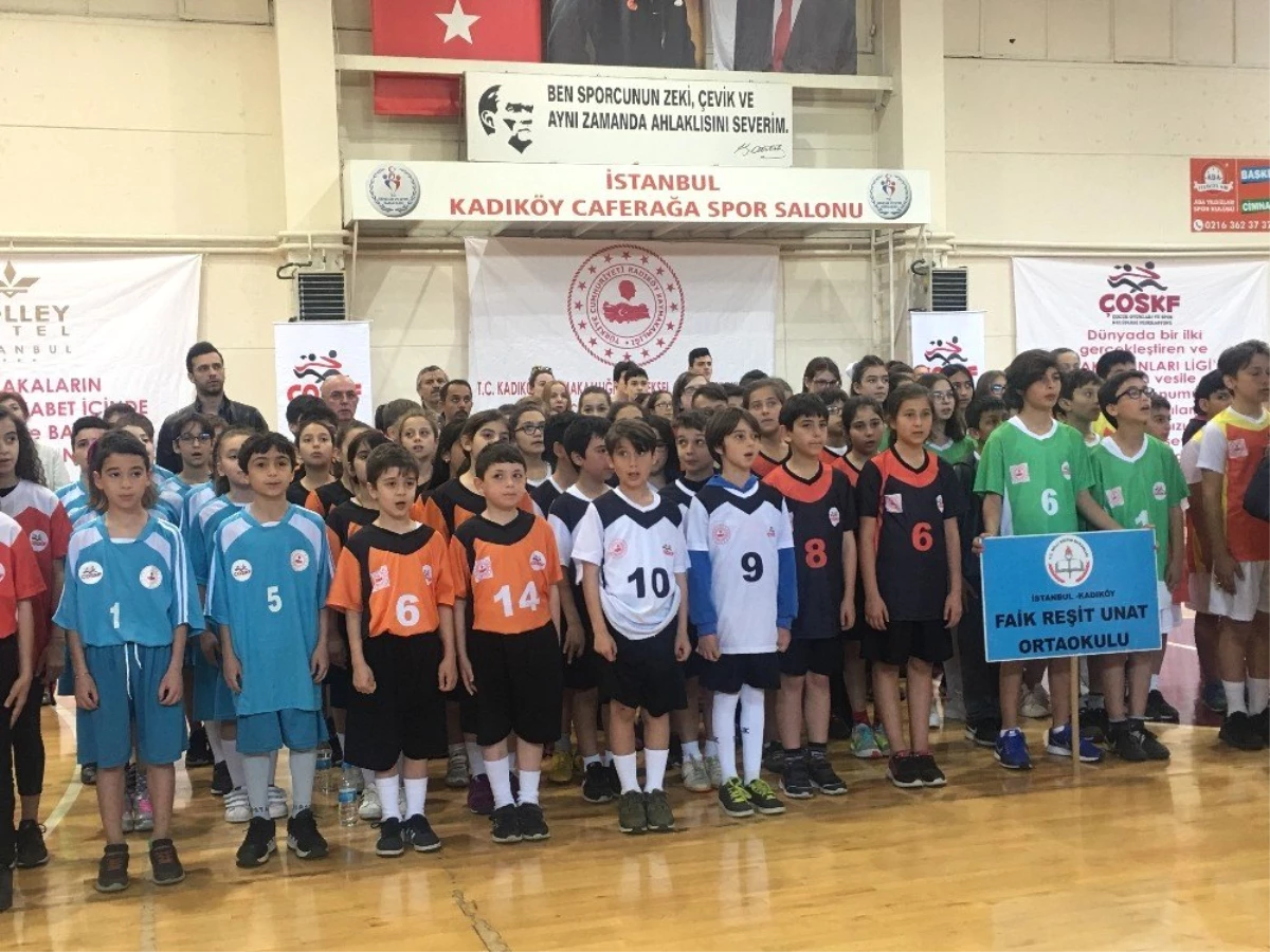 Kadıköy\'de Geleneksel Çocuk Oyunları Liginde Ödüller Sahiplerini Buldu