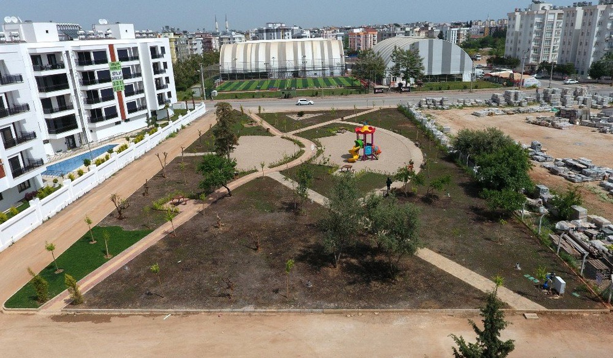 Kızıltoprak\'ta Yeni Park Çalışması