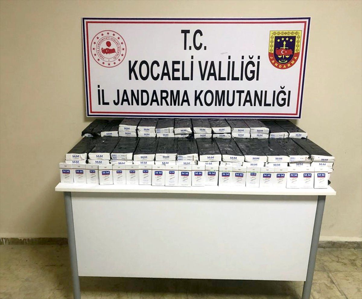 Kocaeli\'de Tırın Tekerinde Kaçak Sigara Ele Geçirildi