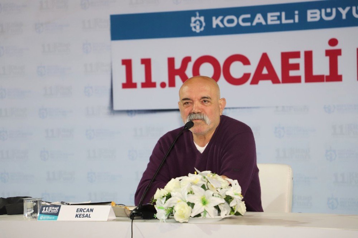 Kocaeli Kitap Fuarı\'nda Ercan Kesal\'a Yoğun İlgi