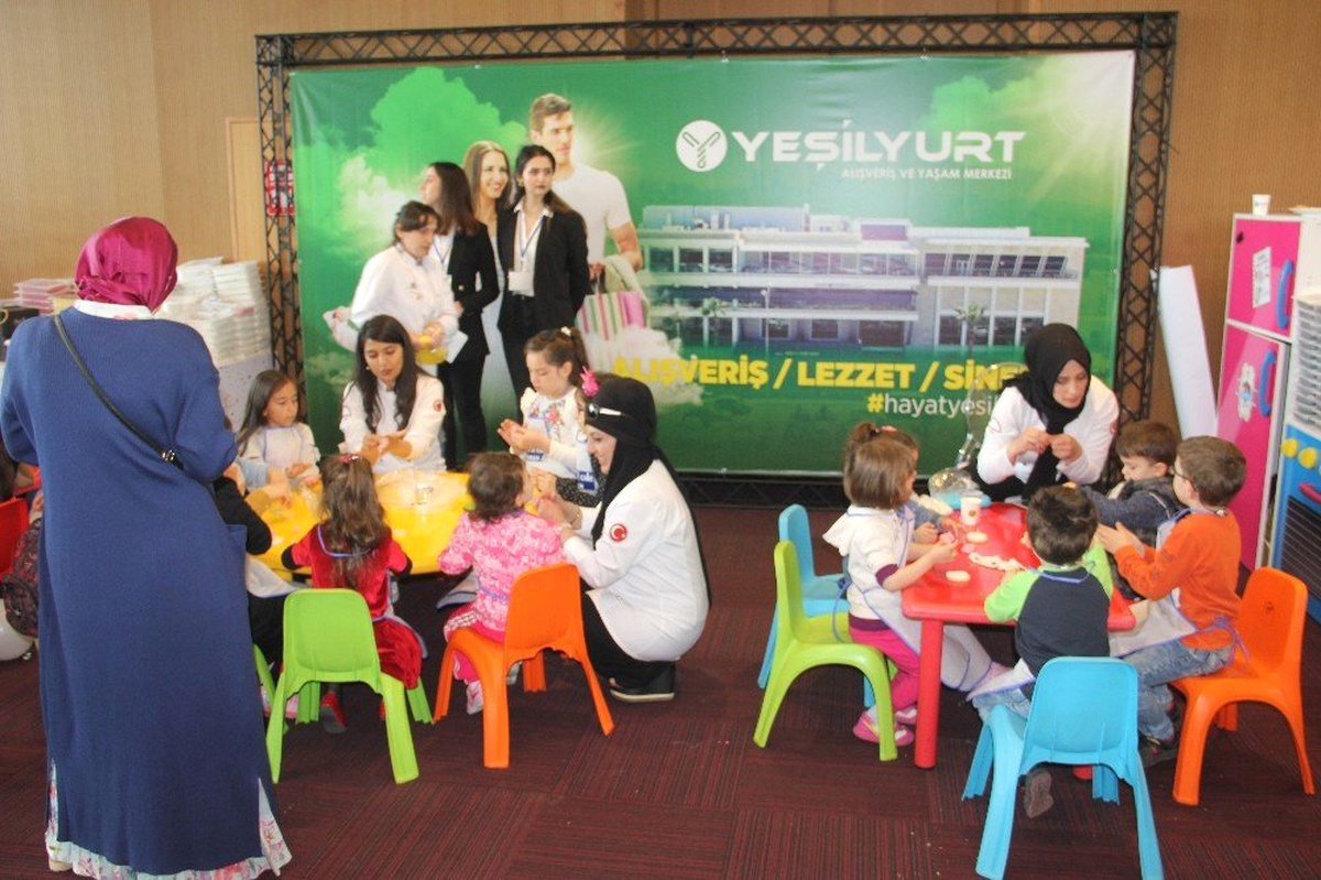 Minik Çocuklar Avm Standında Hünerlerini Sergiledi