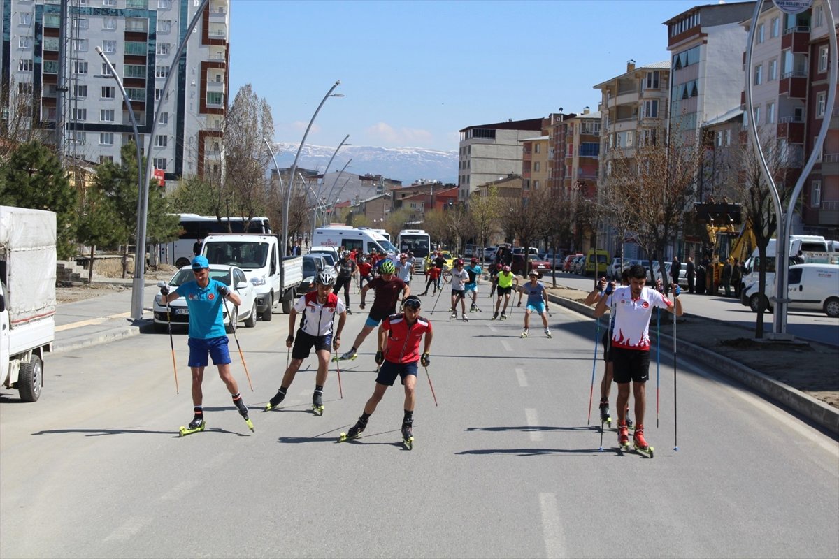Muş Olimpiyatları"Nda Tekerlekli Kayak Heyecanı
