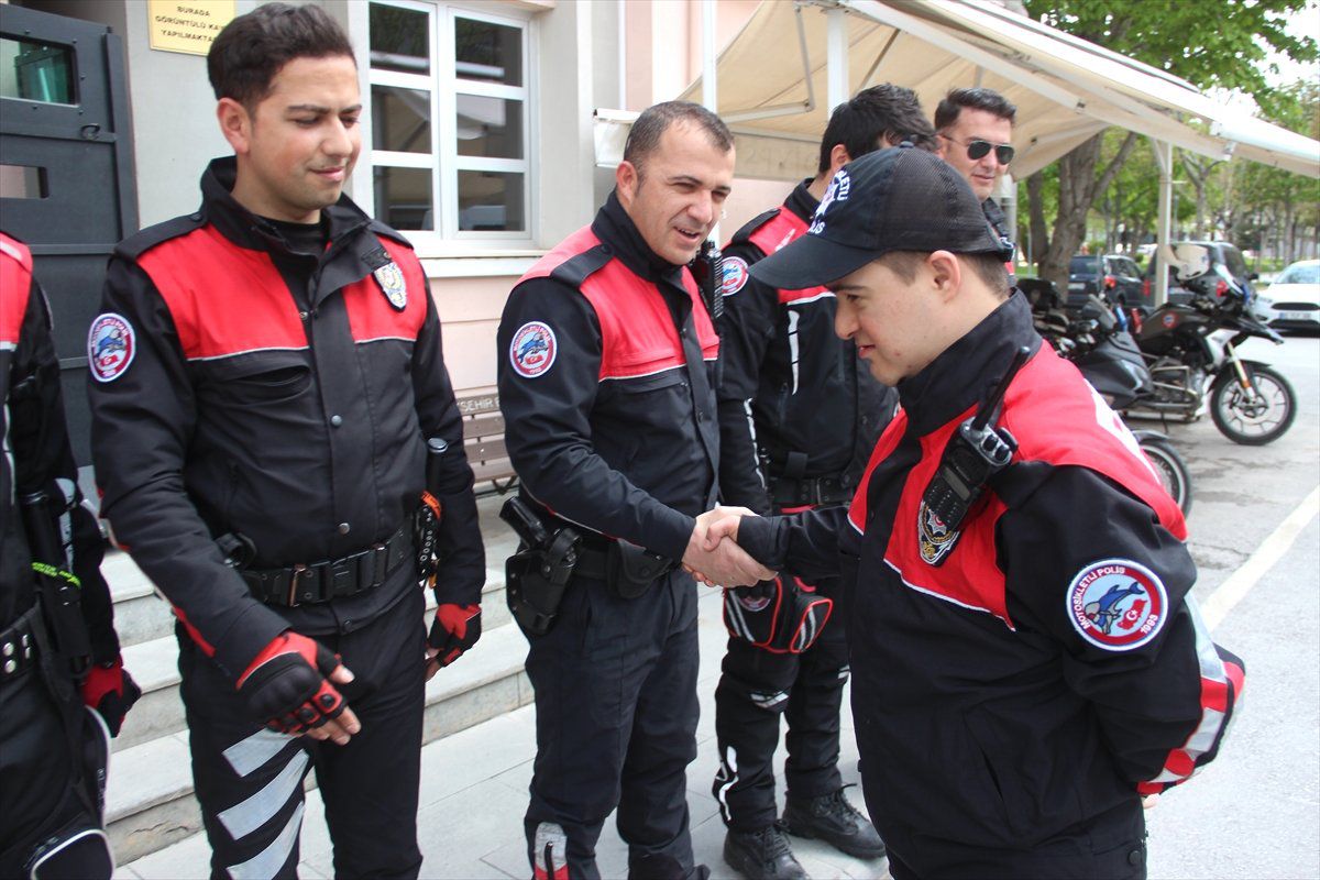 Polis Amcaları Down Sendromlu Gencin Hayalini Gerçekleştirdi