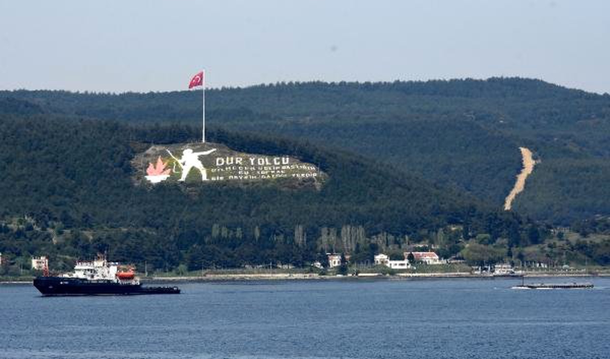 Rus Römorkörü Çanakale Boğazı\'ndan Geçti