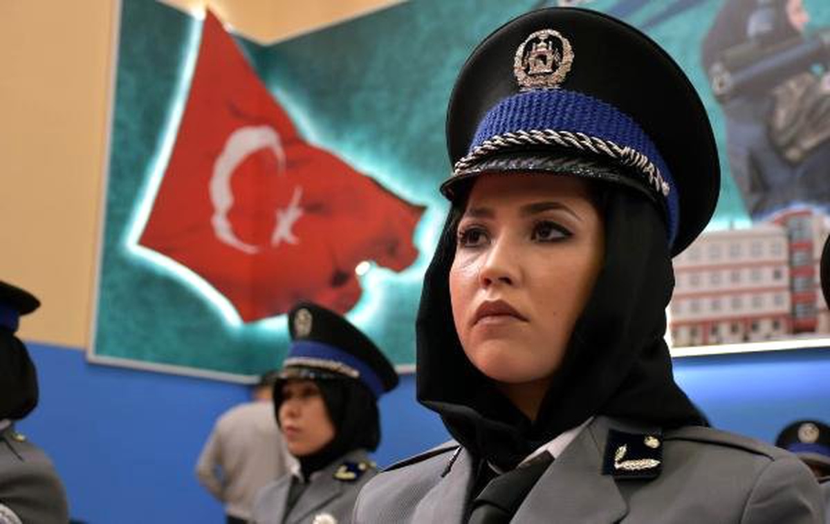 Sivas\'ta, Afgan Kadın Polislerin Mezuniyet Heyecanı