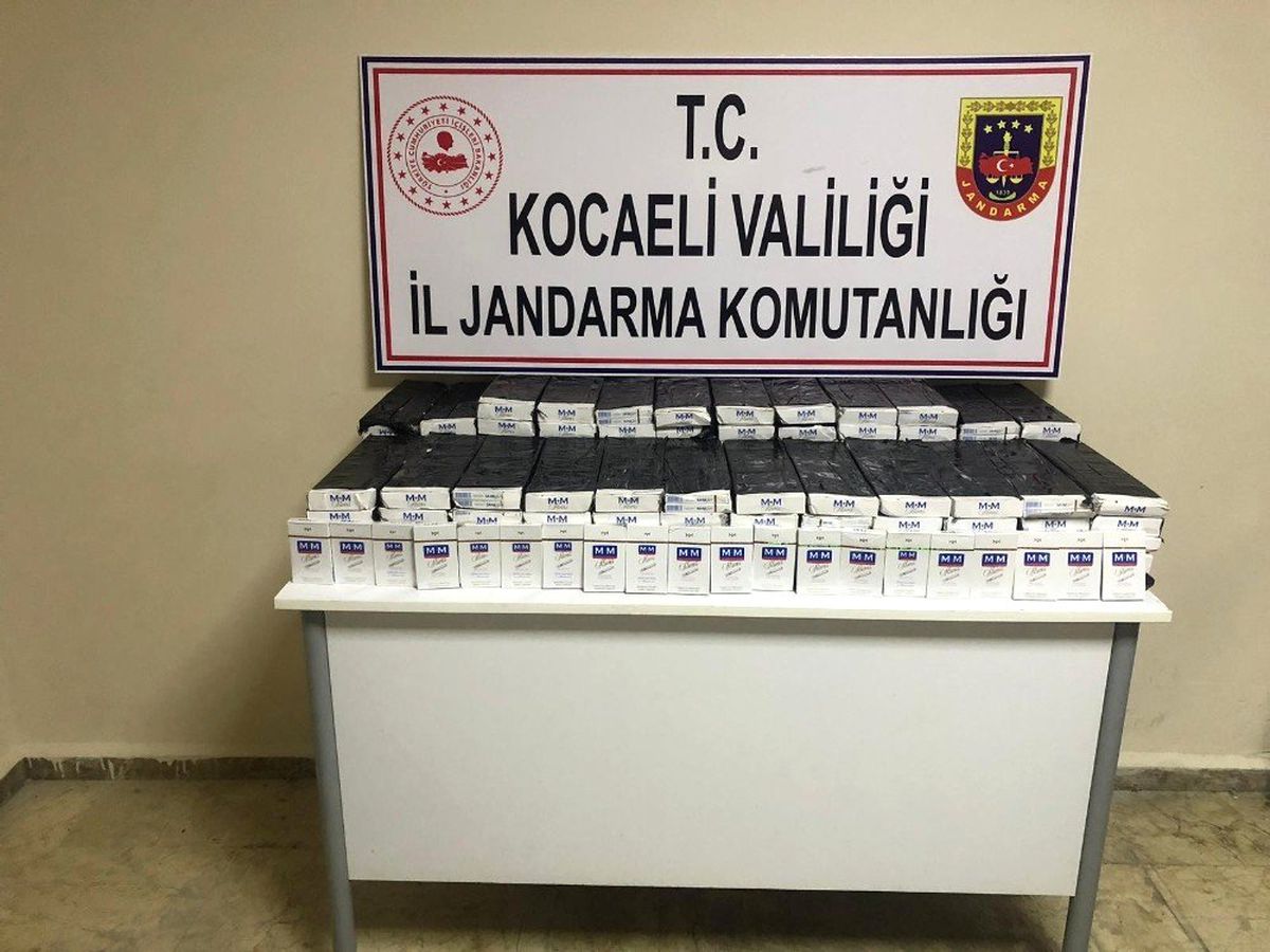Tırın Tekerlerinden Bin 420 Paket Kaçak Sigara Çıktı