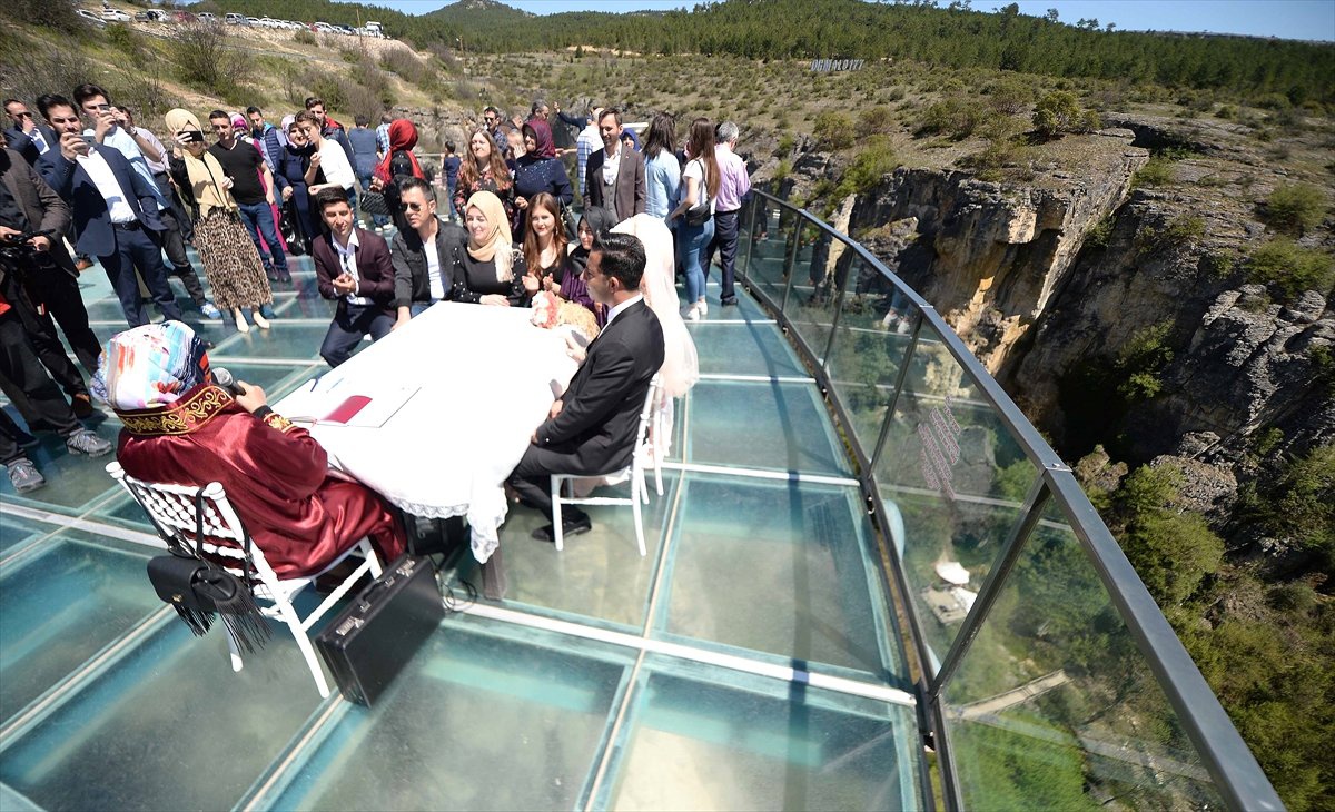 Türkiye\'nin İlk Cam Seyir Terasında Nikah