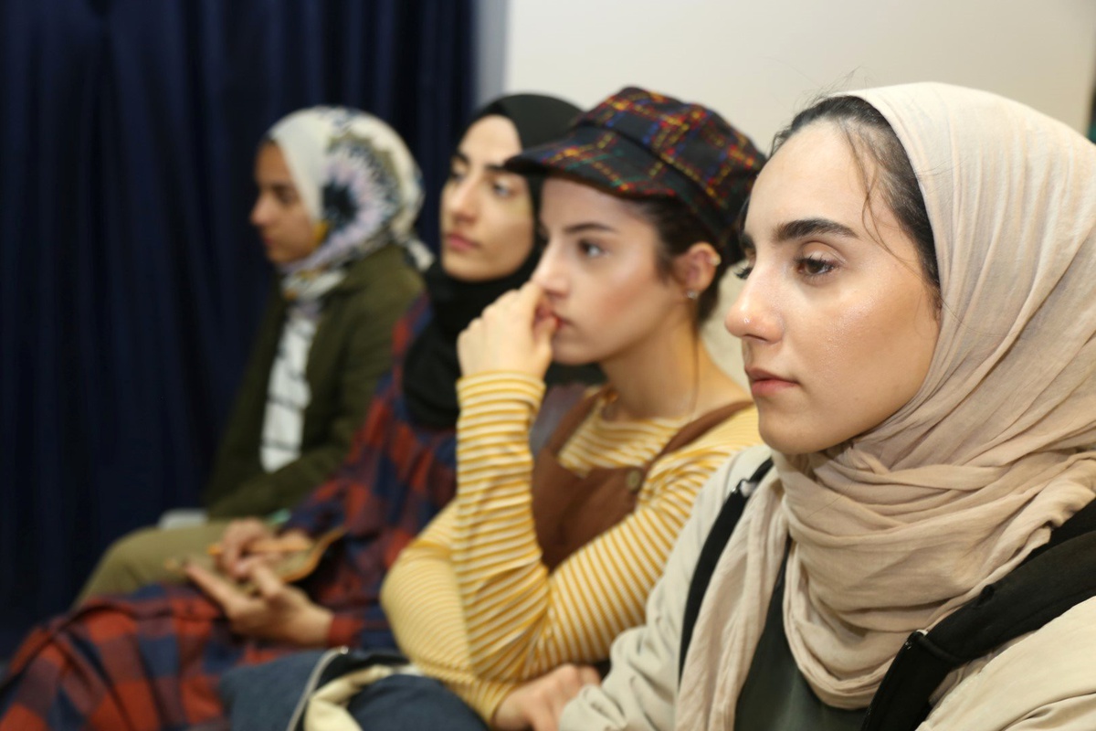 "Türklerde, Kadın Kılıç Da Kuşanır, Kalem De Tutardı"