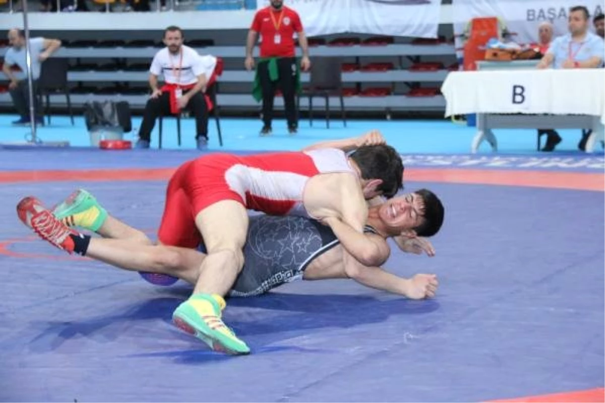 U15 Türkiye Küçük Yıldızlar Serbest Güreş Şampiyonası Başladı