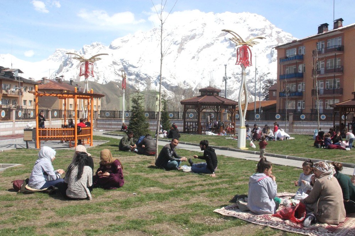 Vatandaşlar Piknik Yerine Parkları Tercih Etti