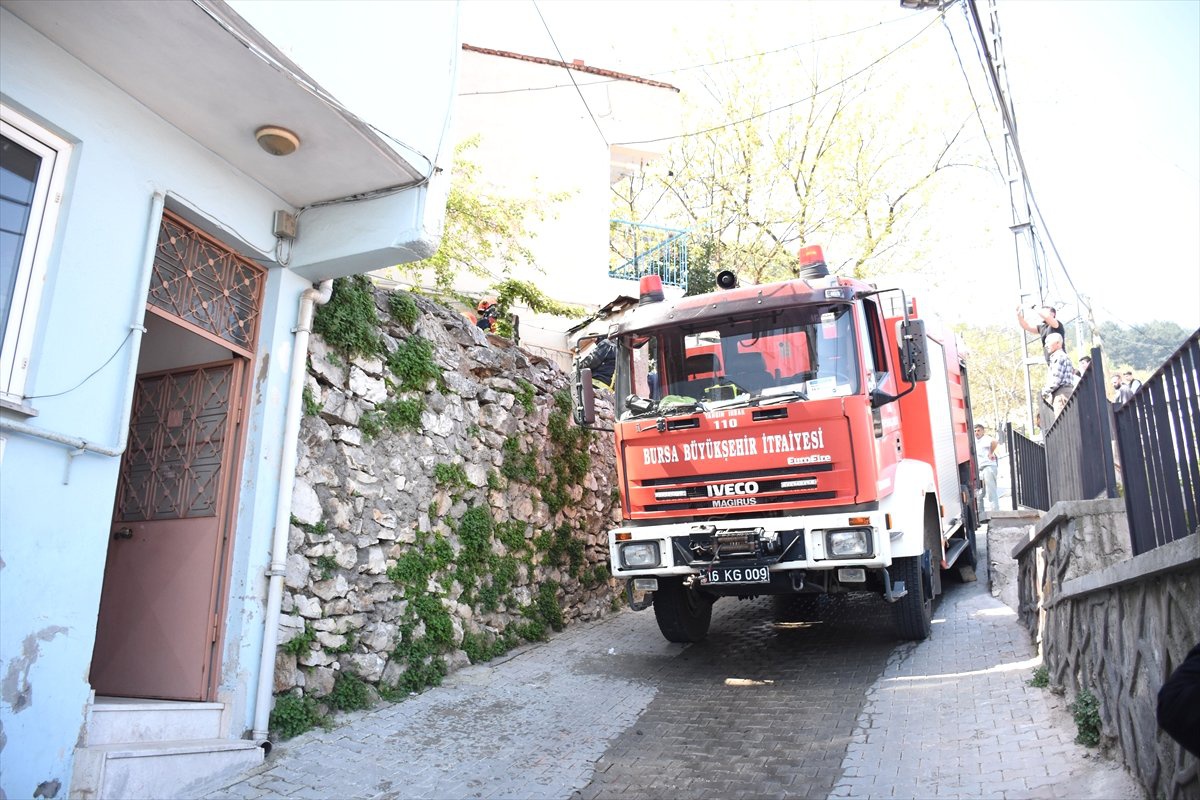 Yangına Giderken Dar Sokaktan Geçemeyince Dubaları Kestiler