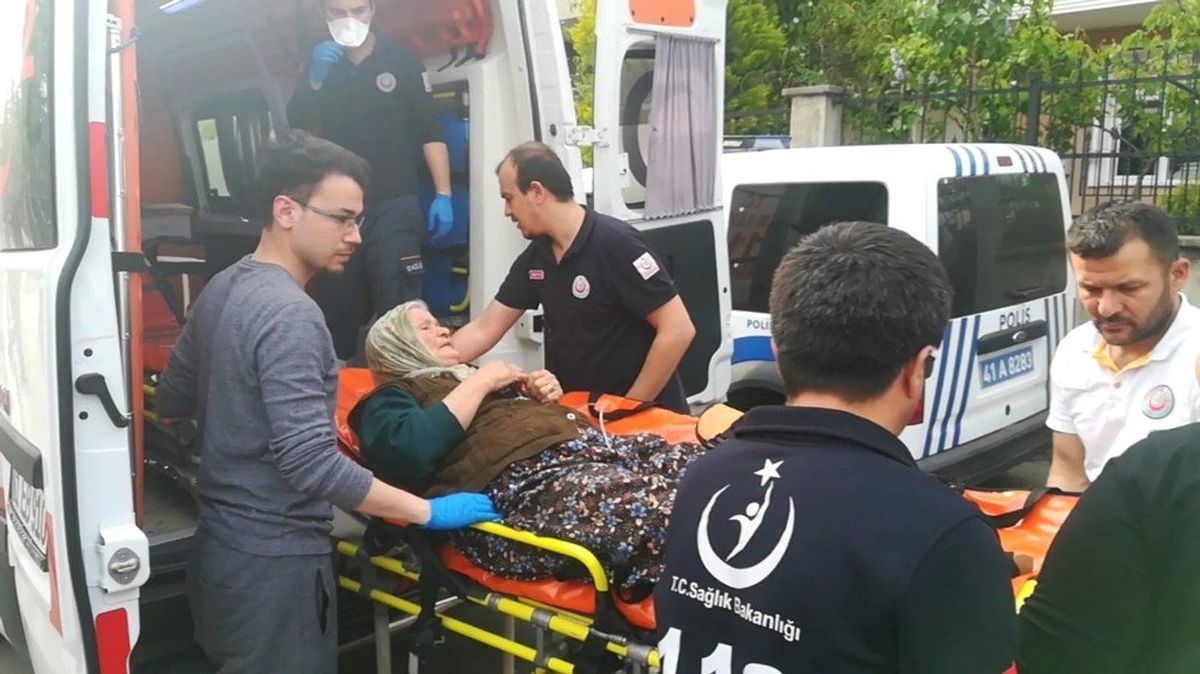 4 Katlı Binada Çıkan Yangında 2 Kişi Hastanelik Oldu