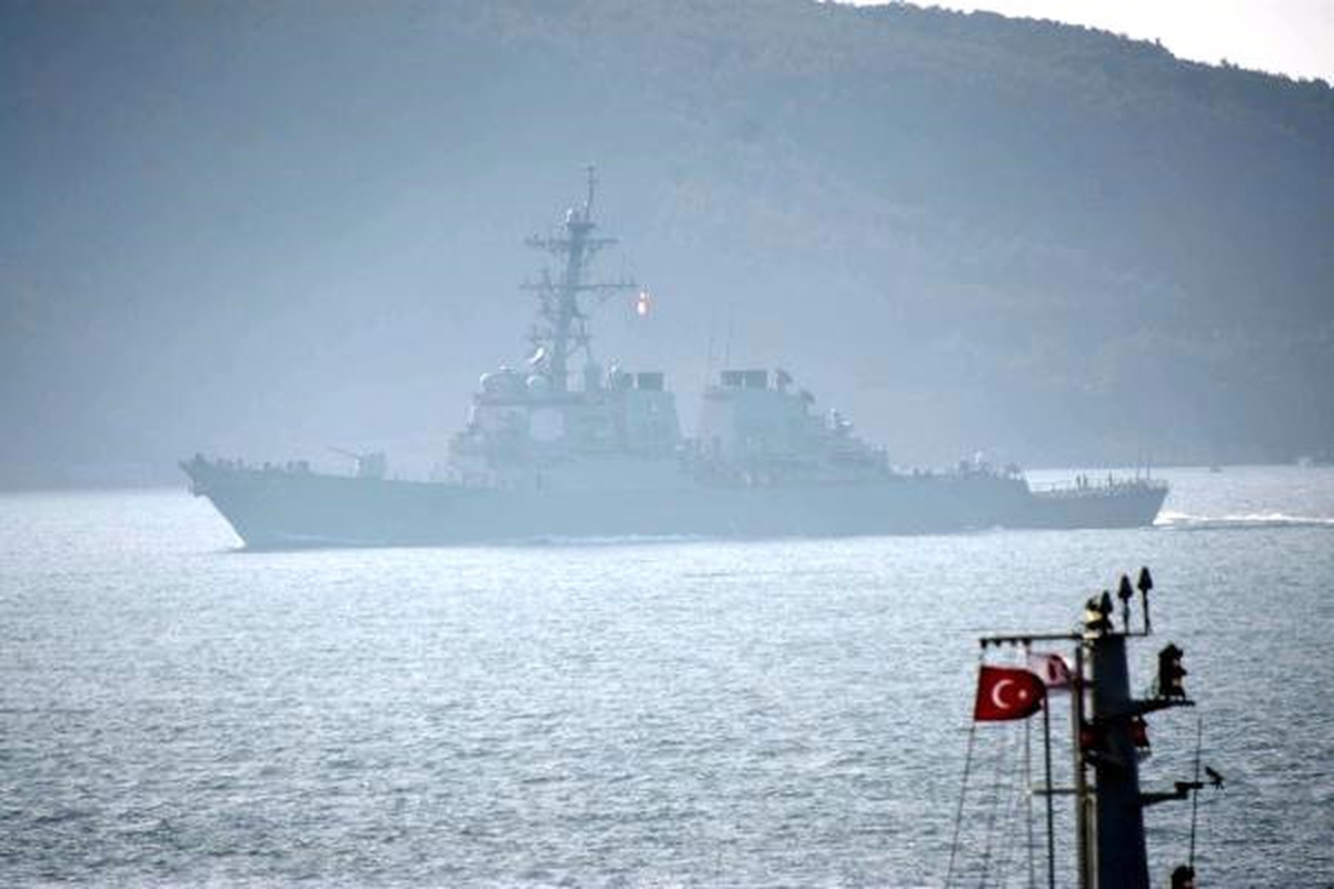 ABD Savaş Gemisi \'Uss Ross\' Çanakkale Boğazı\'ndan Geçti