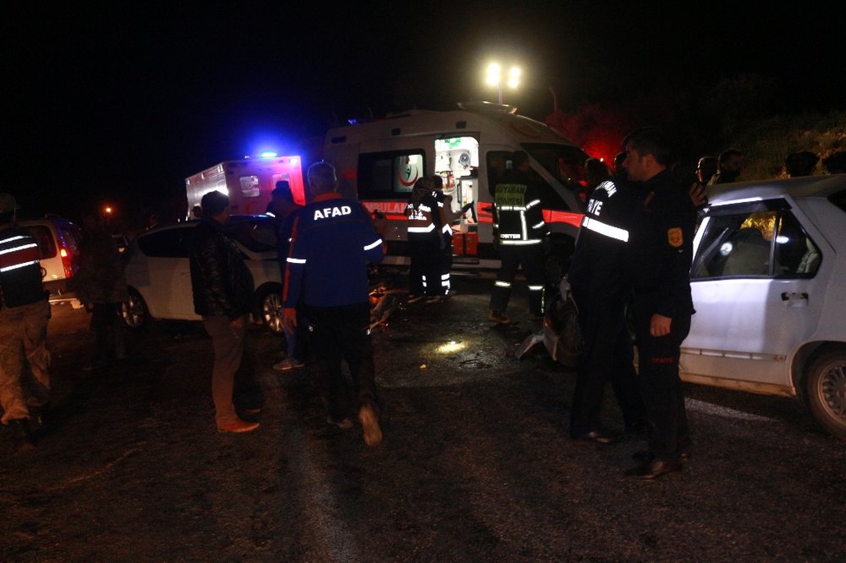 Adıyaman\'da Feci Kaza: 4 Aylık Bebek Öldü, 5 Kişi Yaralandı
