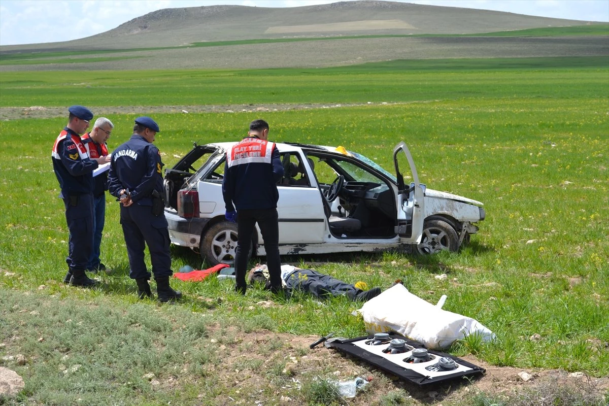 Aksaray\'da Otomobil Şarampole Devrildi: 1 Ölü, 5 Yaralı