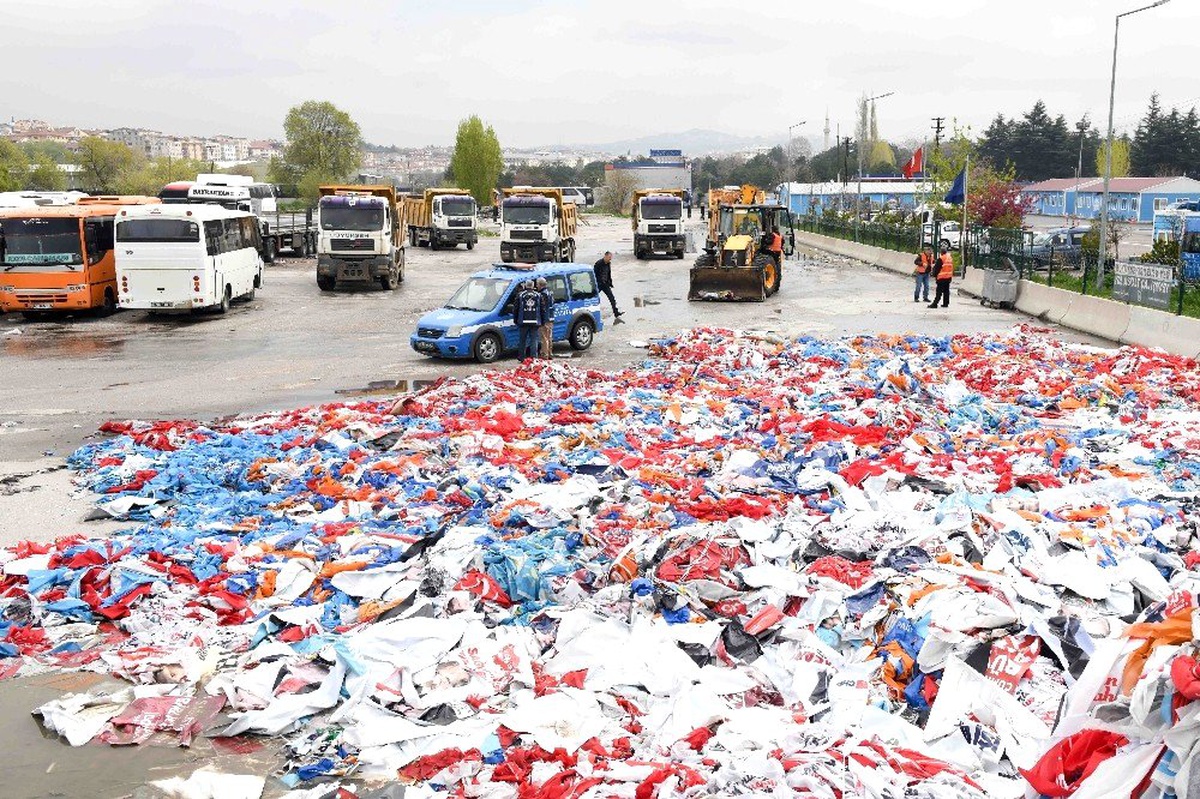 Ankara Zabıtası\'ndan Afiş Temizliği