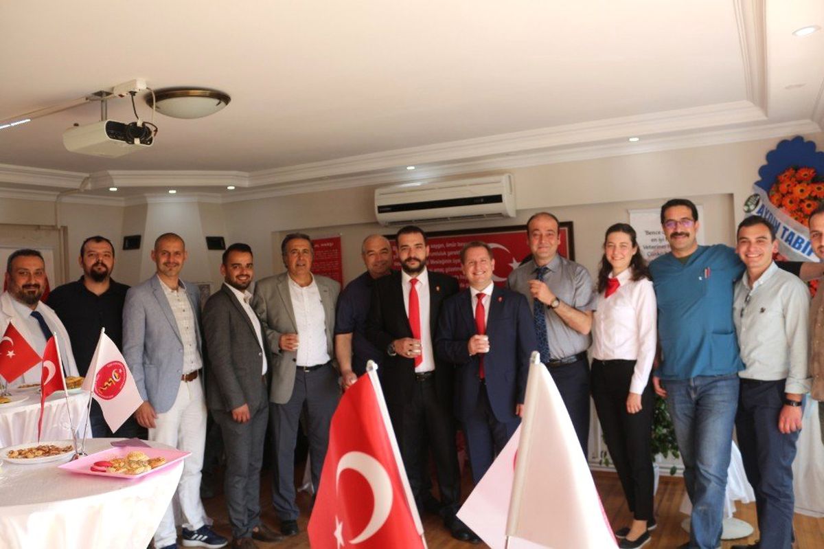 Aydın\'da Veteriner Hekimler Günlerini Süt İçerek Kutladı