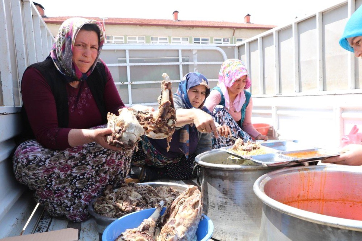Baharı 350 Yıldır Yemek ve Dualarla Karşılıyorlar