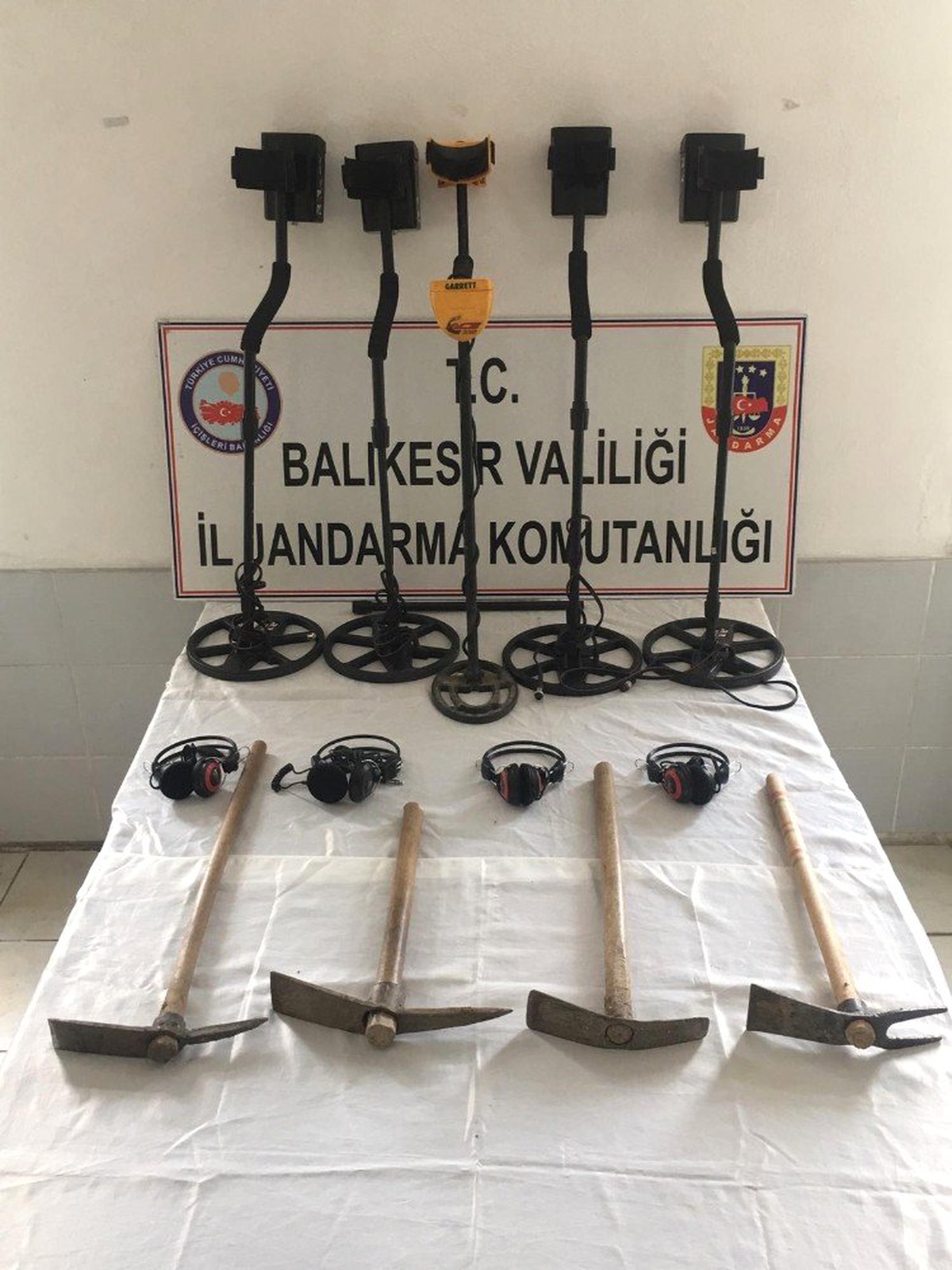 Balıkesir\'de Kaçak Kazı Yapan 5 Kişi Yakalandı