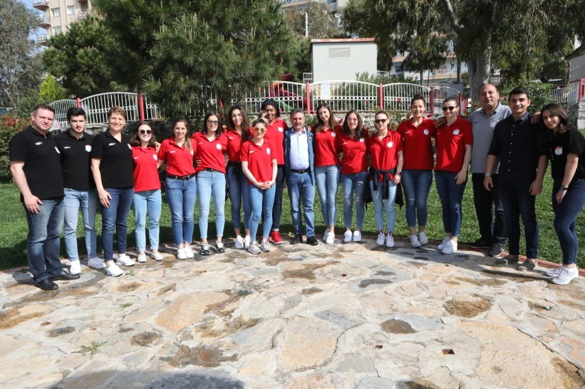 Başkan Sandal\'dan Kadın Basketbol Takımına Moral Kahvaltısı
