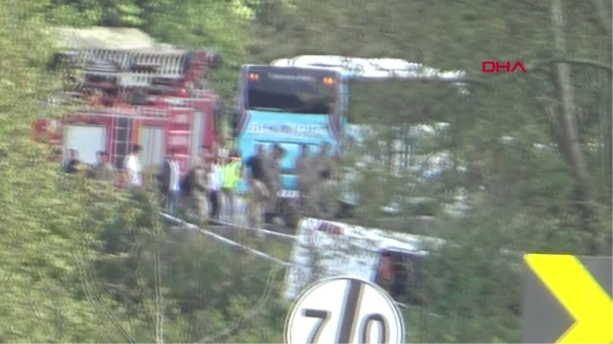 Çanakkale\'de Askerleri Taşıyan Otobüs Yan Yattı: 7 Yaralı