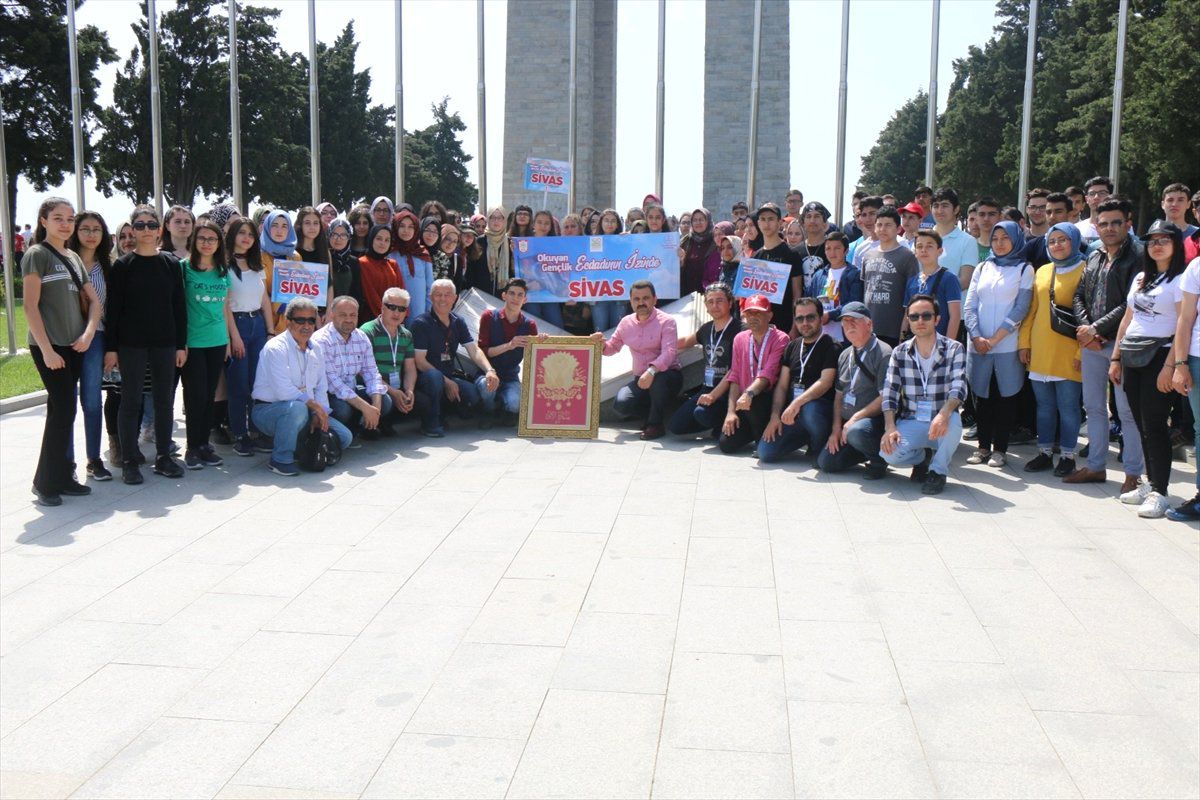 Çanakkale\'de Şehit Olan Sivas Lisesi Öğrencilerinin Diploması Tarihi Alanda