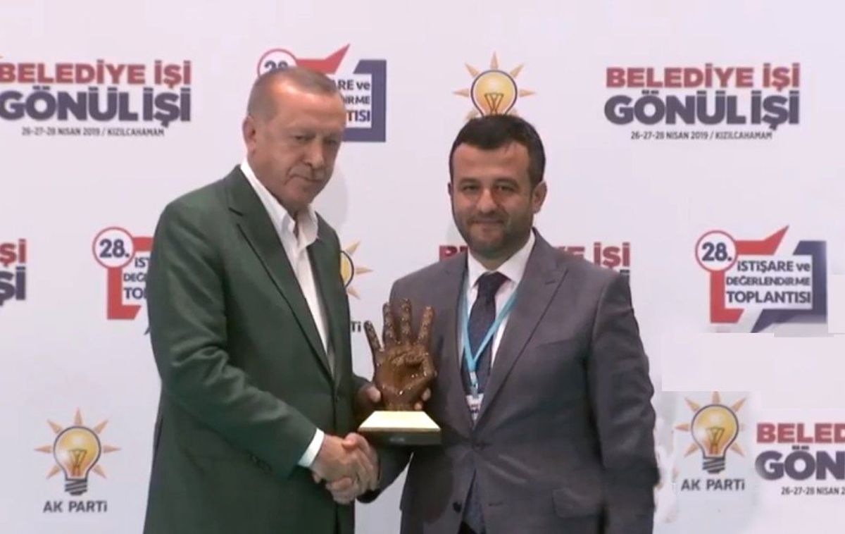 Cumhurbaşkanı Erdoğan\'dan Başkan Doğan\'a Ödül