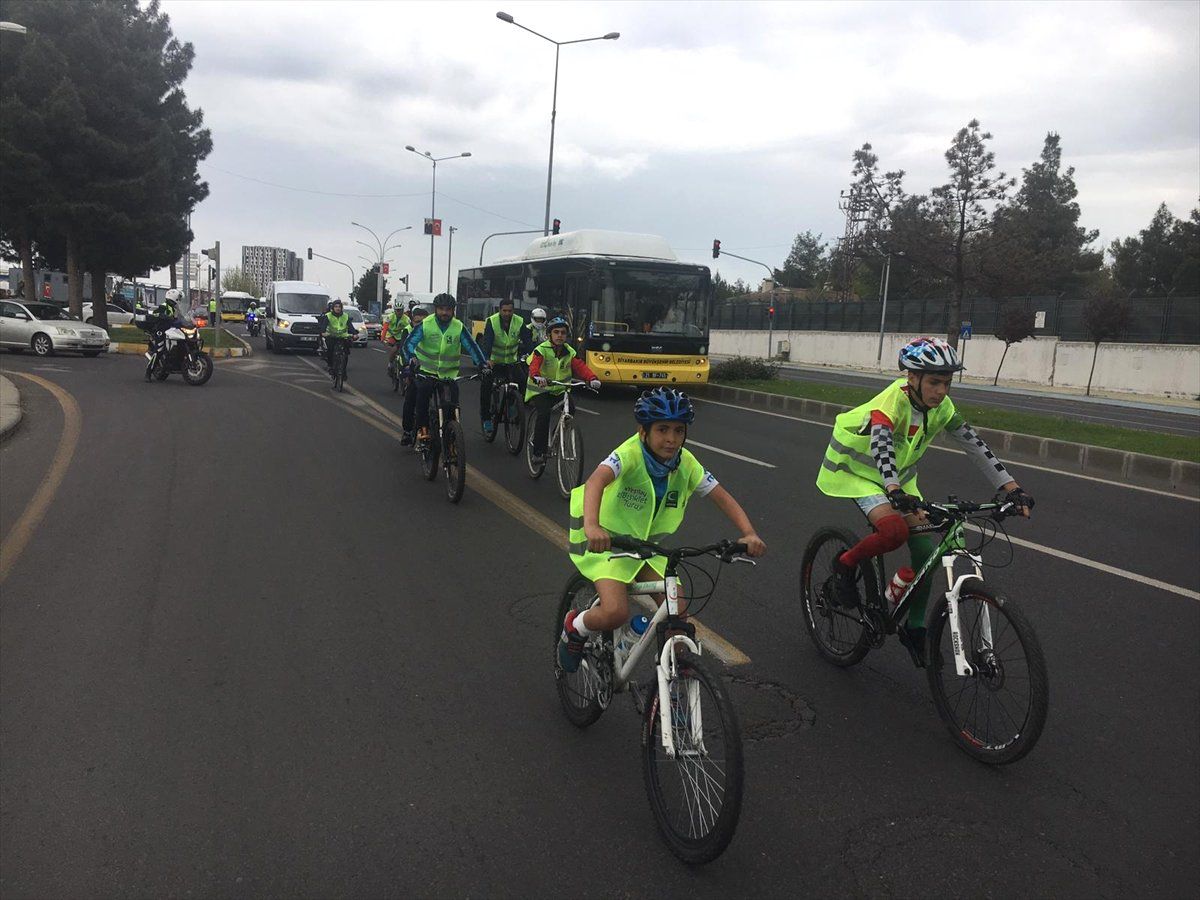 Diyarbakır\'da Pedallar Yeşilay İçin Çevrildi